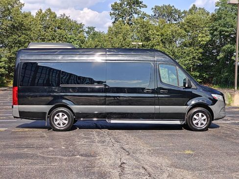 Used 2019 Mercedes-Benz Sprinter 2500 image 2