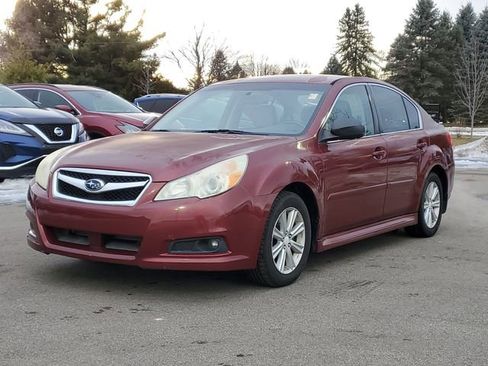 Used 2010 Subaru Legacy 2.5i Premium AWD/4WD image 2