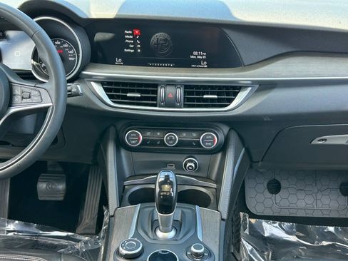 Used 2019 Alfa Romeo Stelvio Ti w/ Nero Edizione AWD/4WD image 18