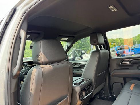 Used 2024 GMC Sierra 2500 AT4 w/ AT4 Preferred Package AWD/4WD image 14