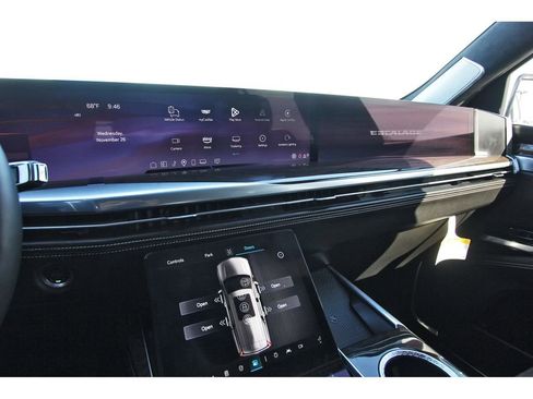 Used 2025 Cadillac Escalade Premium Luxury Platinum image 10
