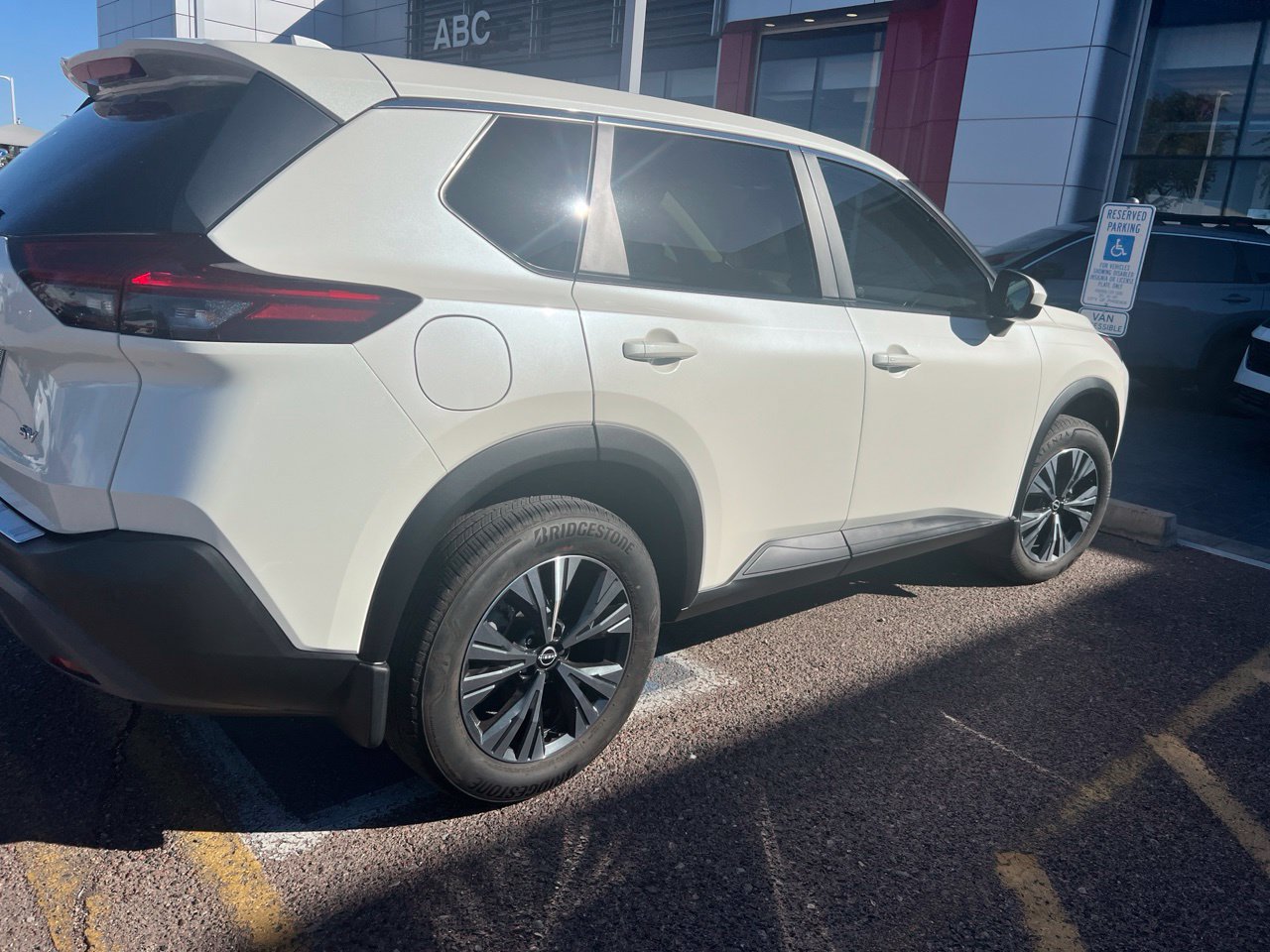 Used 2023 Nissan Rogue SV FWD image 2