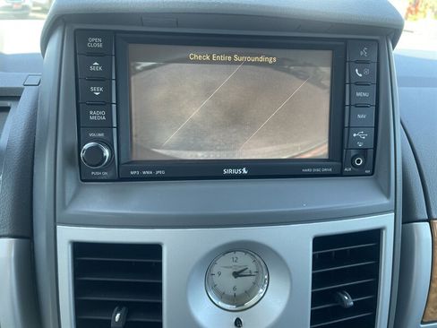 Used 2010 Chrysler Town & Country Limited w/ Entertainment Group #3 FWD image 10