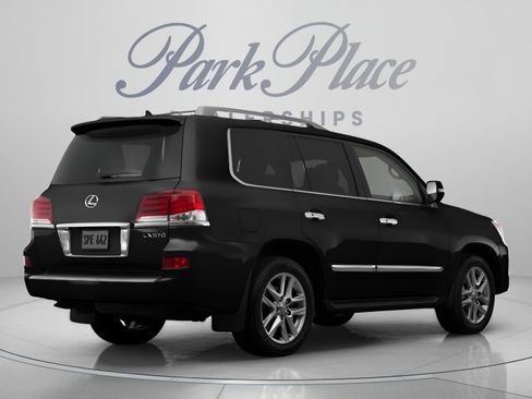 Used 2014 Lexus LX 570 4WD image 3