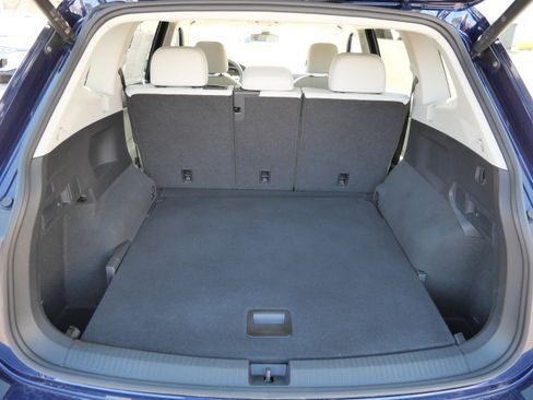 Certified 2024 Volkswagen Tiguan SE AWD/4WD image 18