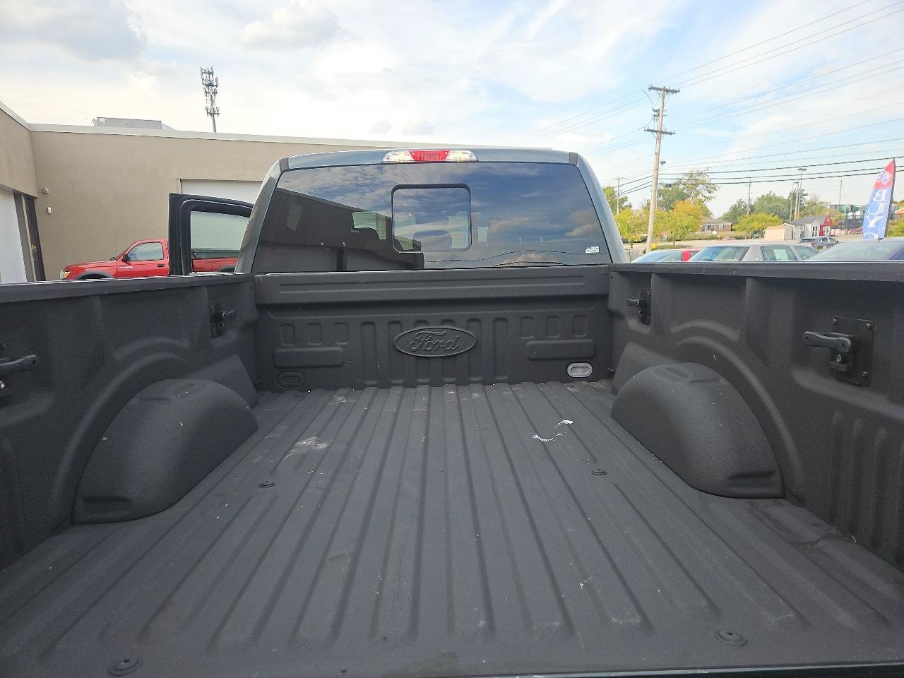 Used 2015 Ford F150 XLT w/ Equipment Group 302A Luxury AWD/4WD image 7