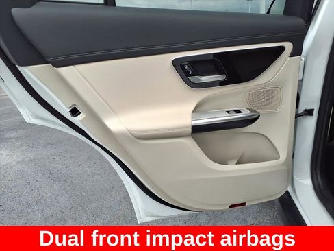 Used 2024 Mercedes-Benz GLC 300 4MATIC image 24