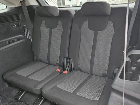 Used 2023 Kia Sorento LX image 10