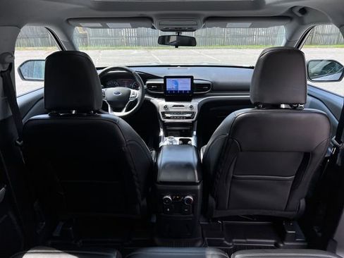 Used 2022 Ford Explorer XLT w/ Equipment Group 202A image 36