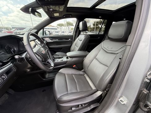 Used 2025 Cadillac XT6 Premium Luxury image 29