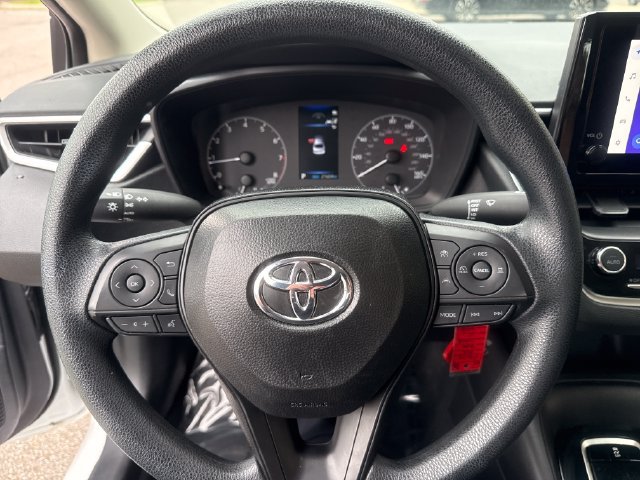 Used 2025 Toyota Corolla LE FWD image 11