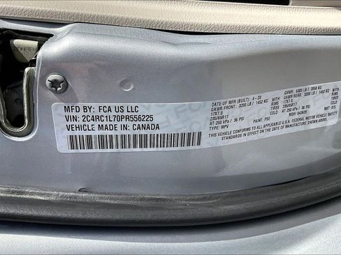 Used 2023 Chrysler Pacifica Touring-L FWD image 19