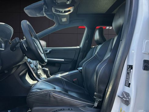 Used 2017 Volvo XC60 T6 R-Design w/ Climate Package image 11