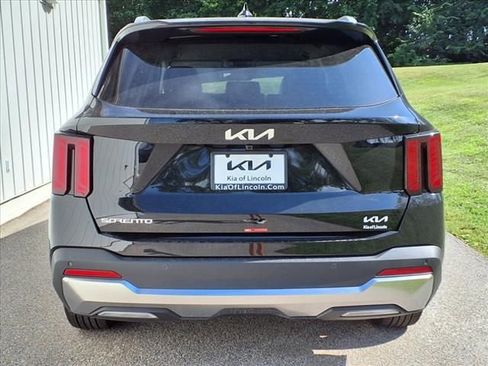 New 2025 Kia Sorento S image 4