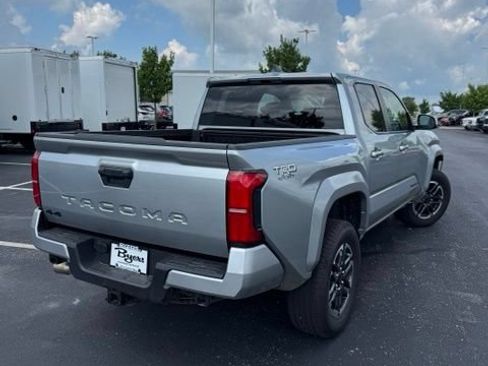 Used 2025 Toyota Tacoma TRD Sport AWD/4WD image 9
