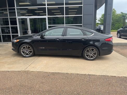 Used 2017 Ford Fusion SE w/ Equipment Group 601A image 5