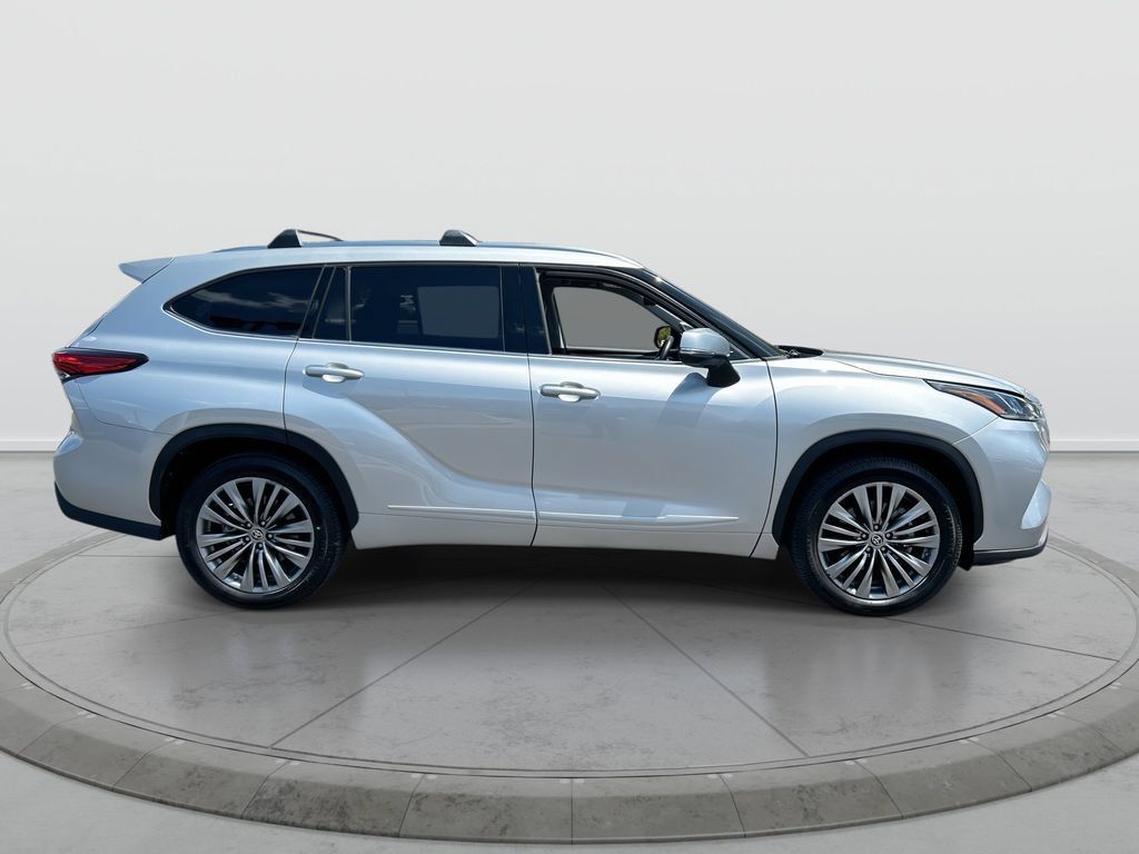 Used 2021 Toyota Highlander Platinum FWD image 9
