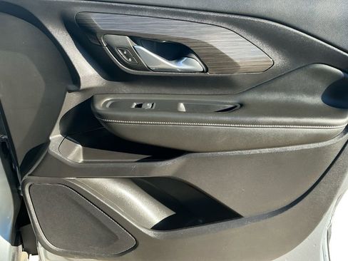 Used 2024 GMC Terrain SLE image 16