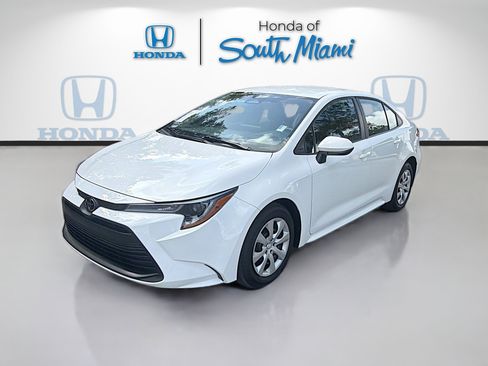 Used 2025 Toyota Corolla LE FWD image 3