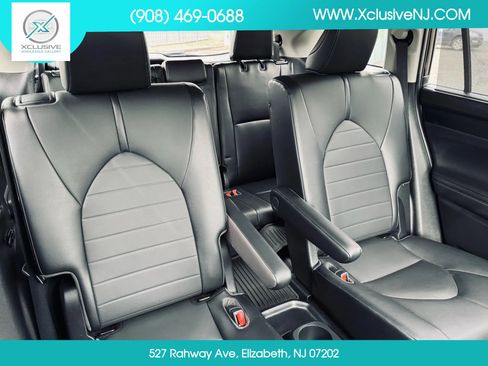 Used 2020 Toyota Highlander XLE AWD/4WD image 21