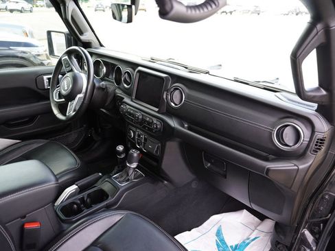 Used 2022 Jeep Wrangler Unlimited Sahara w/ Cold Weather Group AWD/4WD image 8