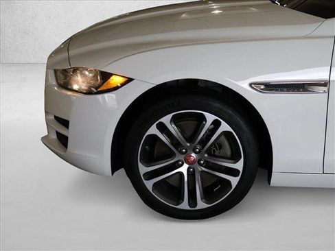 Used 2017 Jaguar XE Premium AWD/4WD image 29
