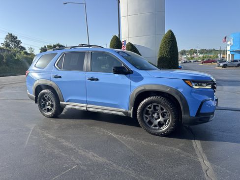 Used 2023 Honda Pilot TrailSport image 1