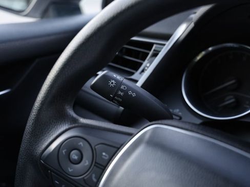 Used 2020 Toyota Camry LE image 23