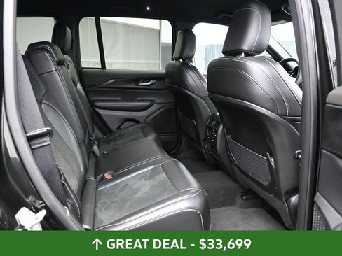 Used 2025 Jeep Grand Cherokee Altitude AWD/4WD image 25