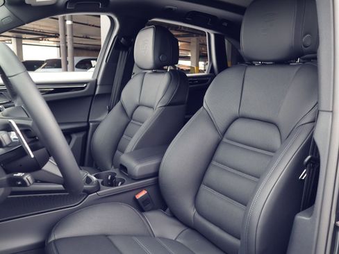 New 2026 Porsche Macan S AWD/4WD image 5