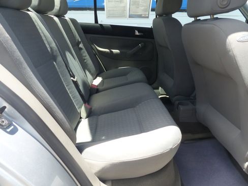 Used 2005 Volkswagen Jetta GL image 15