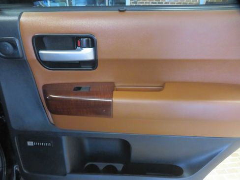 Used 2017 Toyota Sequoia Platinum AWD/4WD image 24