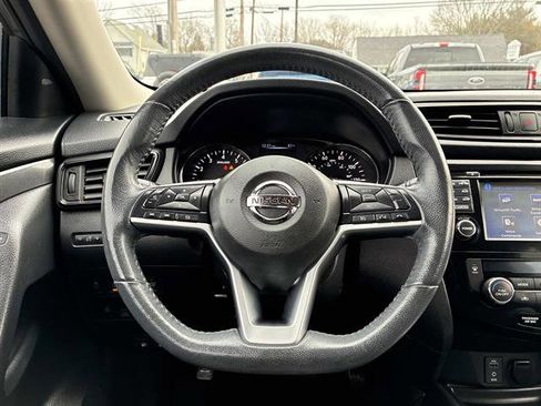 Used 2017 Nissan Rogue SV w/ SV Premium Package image 18