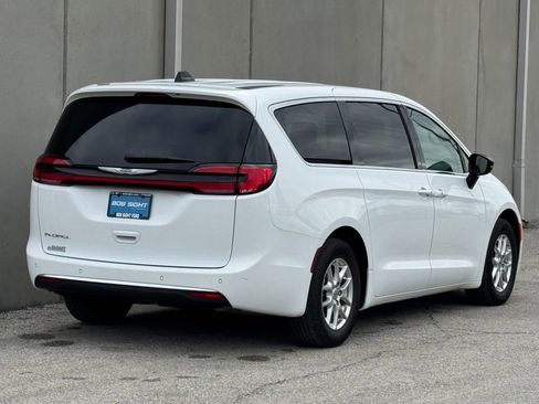 Used 2024 Chrysler Pacifica Touring-L image 26