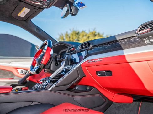 Used 2019 Lamborghini Urus image 45