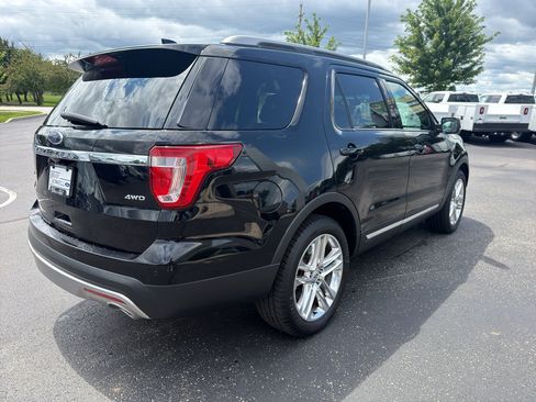 Used 2017 Ford Explorer XLT w/ Equipment Group 202A AWD/4WD image 6