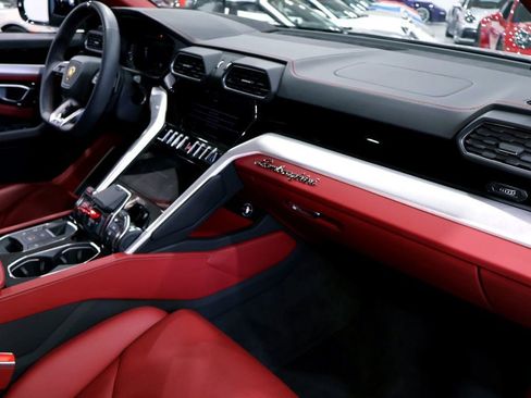 Used 2022 Lamborghini Urus AWD/4WD image 34