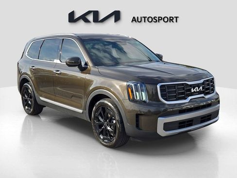 Certified 2023 Kia Telluride S image 3