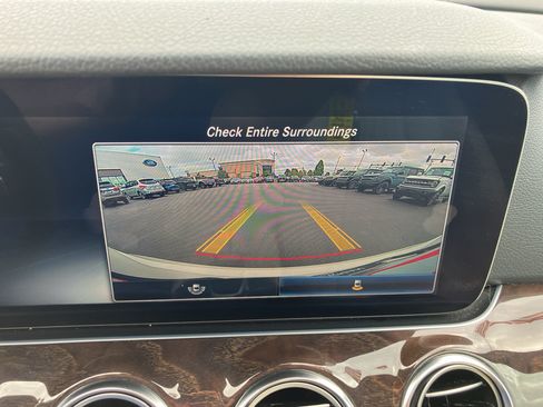 Used 2019 Mercedes-Benz E 300 4MATIC image 18