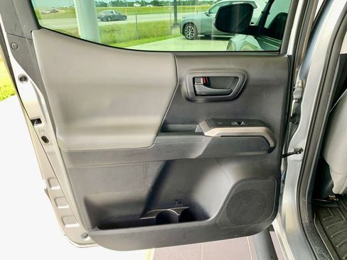 Used 2021 Toyota Tacoma SR5 w/ Technology Package AWD/4WD image 17