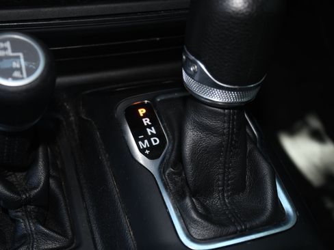Used 2019 Jeep Wrangler Unlimited Sport S AWD/4WD image 14