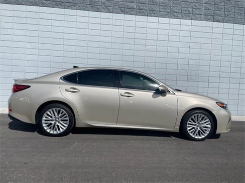 Used 2016 Lexus ES 350 w/ Ultra Luxury Package image 2