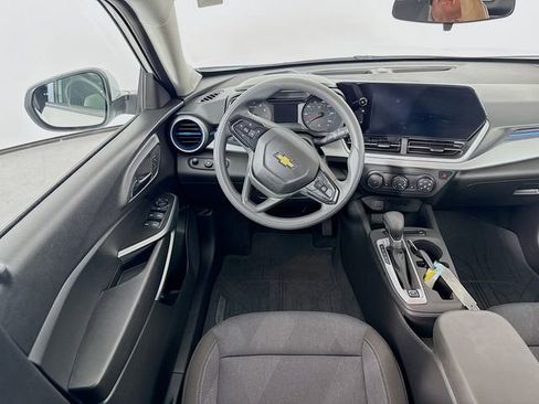 Used 2024 Chevrolet Trax LS w/ LS Convenience Package FWD image 23