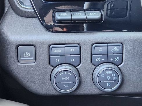 Certified 2024 Chevrolet Silverado 2500 ZR2 w/ Technology Package AWD/4WD image 19