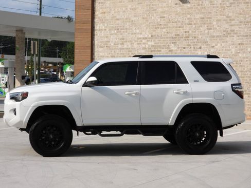 Used 2021 Toyota 4Runner SR5 AWD/4WD image 26