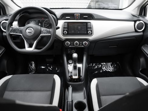 Used 2021 Nissan Versa SV image 8