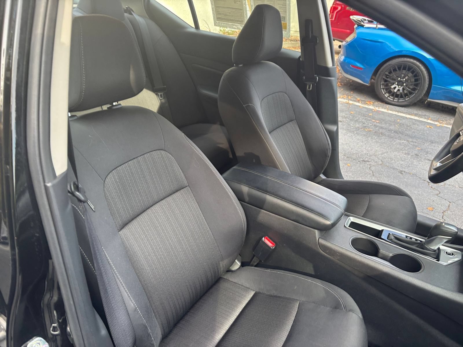 Used 2025 Nissan Altima 2.5 SV FWD image 32