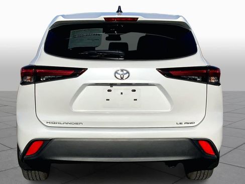 Certified 2025 Toyota Highlander LE image 5
