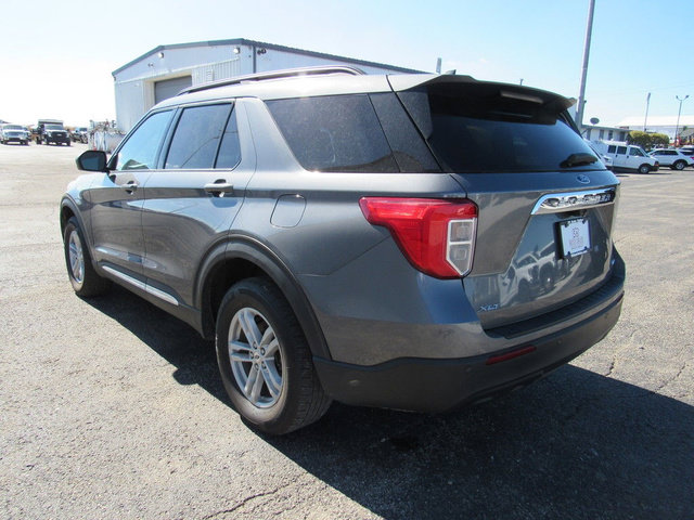Used 2022 Ford Explorer XLT AWD/4WD image 5