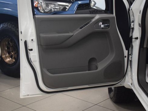 Used 2013 Nissan Frontier SV image 78